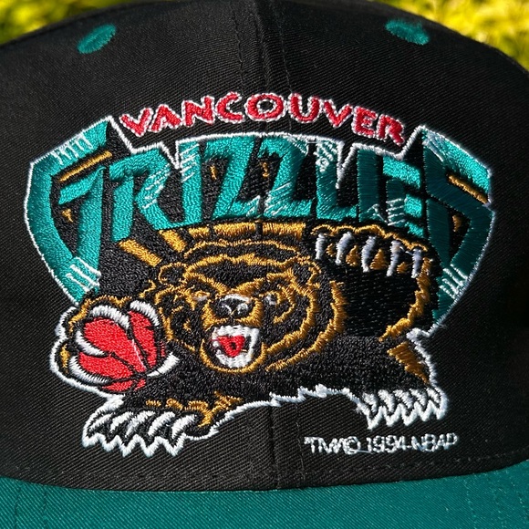 💥SOLD💥 Vintage 1994 Vancouver Grizzlies snapback hat baseball cap NBA Competitor - Picture 3 of 16